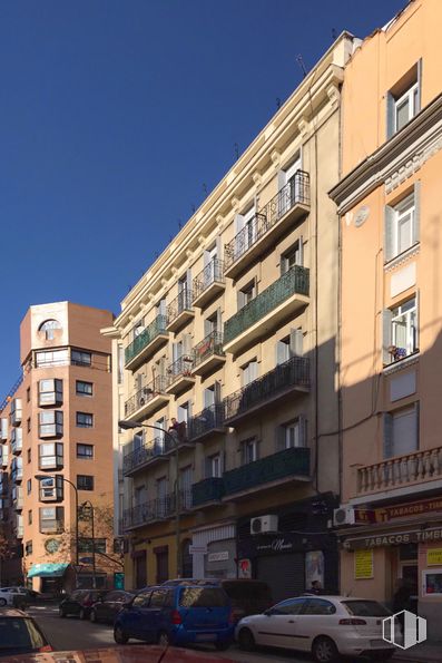 Local en alquiler en Calle de Bretón de los Herreros, Chamberí, Madrid, 28003 con coche, edificio, ventana, neumático, cielo, vehículo terrestre, rueda, propiedad, vehículo y diseño urbano alrededor