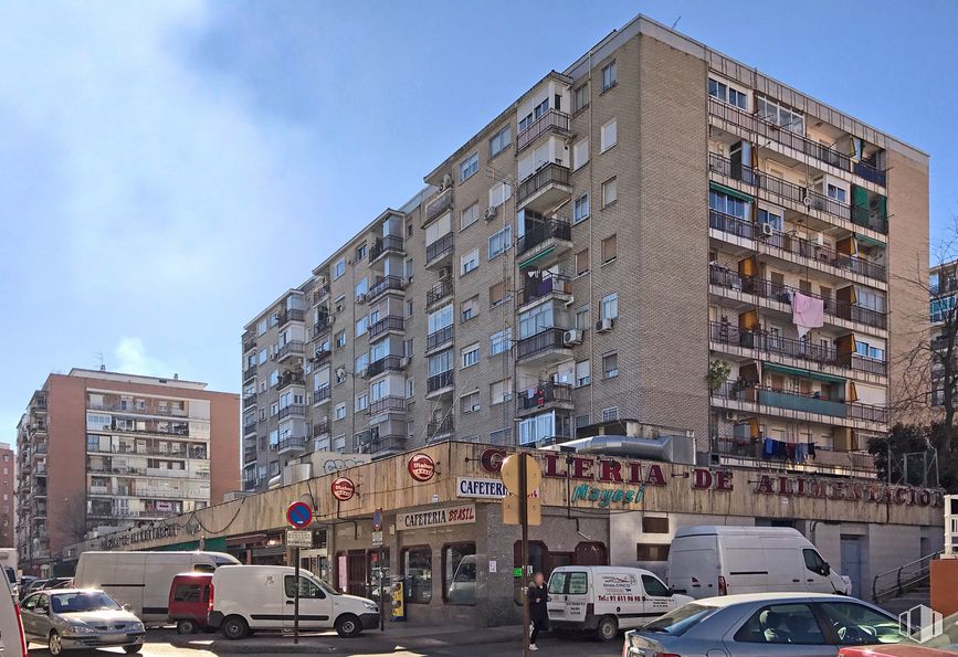 Local en alquiler y venta en Calle San José, 22, Alcorcón, Madrid, 28921 con coche, edificio, camioneta, cielo, neumático, rueda, nube, luz de estacionamiento automotriz, ventana y vehículo alrededor