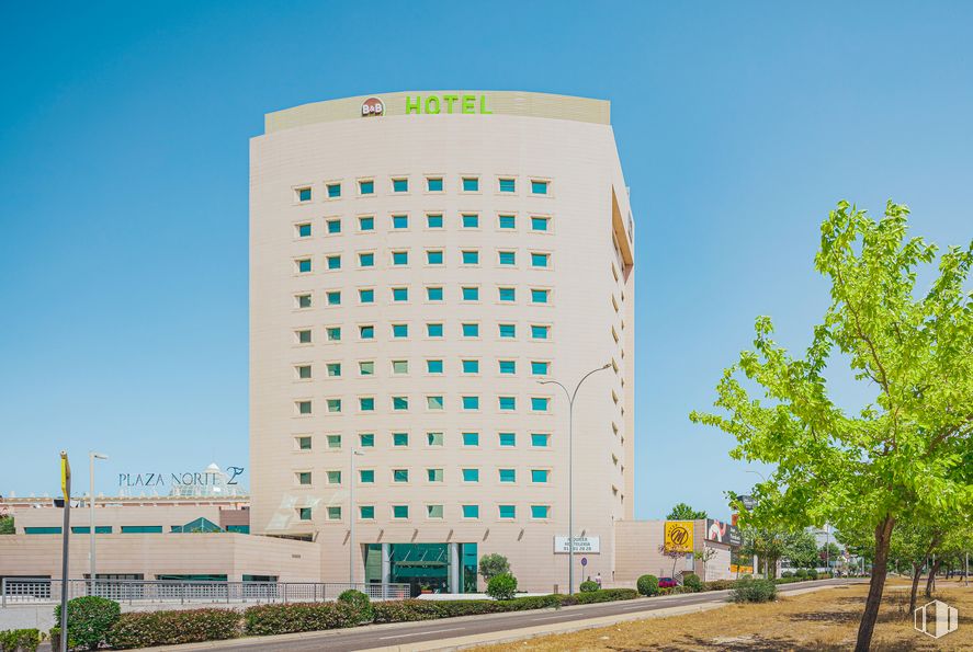 Local en alquiler en Calle Luis Pasteur, s/n, San Sebastián de los Reyes, Madrid, 28700 con edificio, cielo, durante el día, propiedad, planta, bloque de pisos, arquitectura, diseño urbano, árbol y torre alrededor