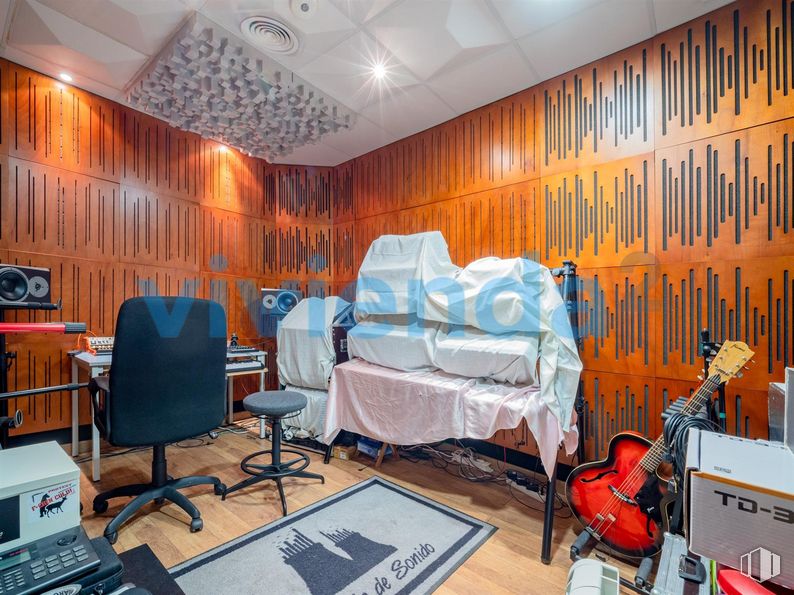 Local en alquiler en Avenida Pablo Iglesias, Moncloa - Aravaca, Madrid, 28039 con silla, guitarra, mueble, propiedad, interiorismo, confort, suelo, inmobiliario, suelos y techo alrededor