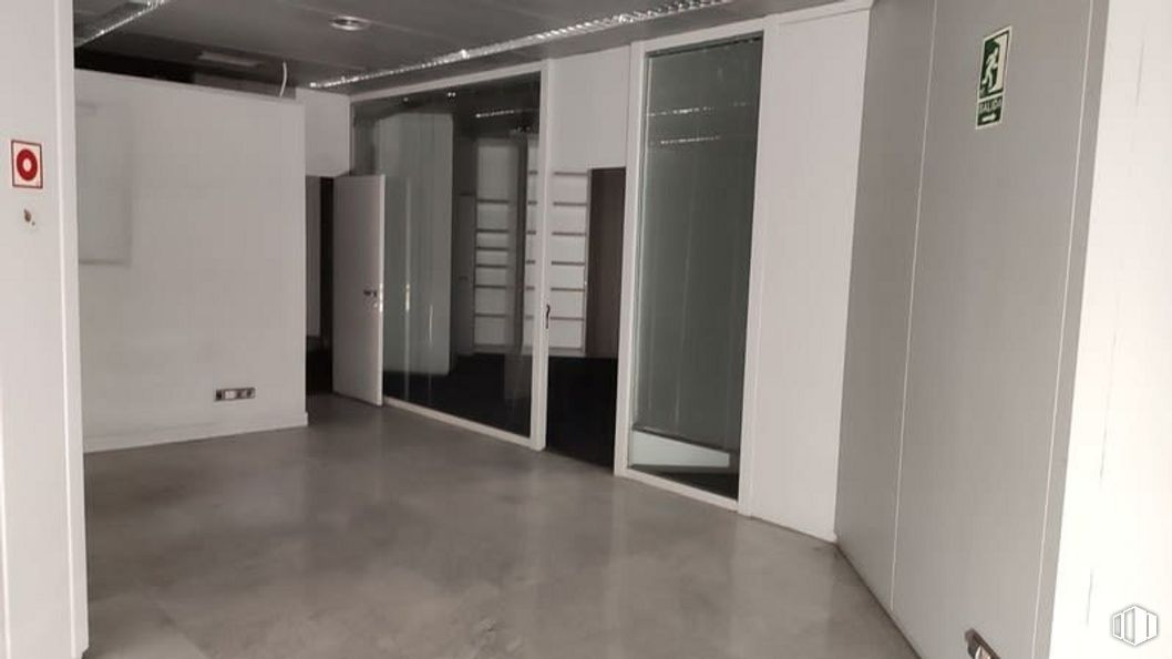 Local en alquiler y venta en Calle Sancho Dávila, Salamanca, Madrid, 28028 con armario, accesorio, pavimento, piso, edificio, vidrio, techo, exterior automotriz, aluminio y evento alrededor