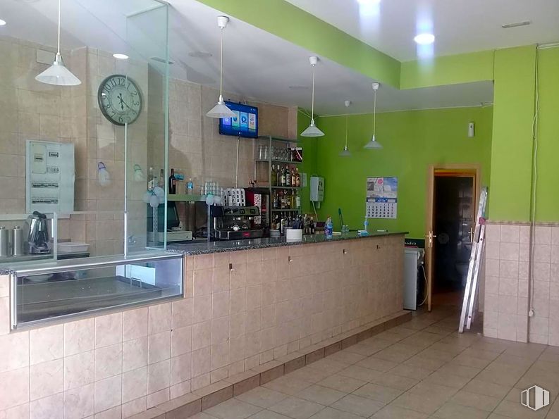 Retail for sale at Zona Francisco Aguirre, Talavera de la Reina, Toledo, 45600 with lighting, clock, countertop, watch, cabinetry, building, houseplant, interior design, kitchen and floor around