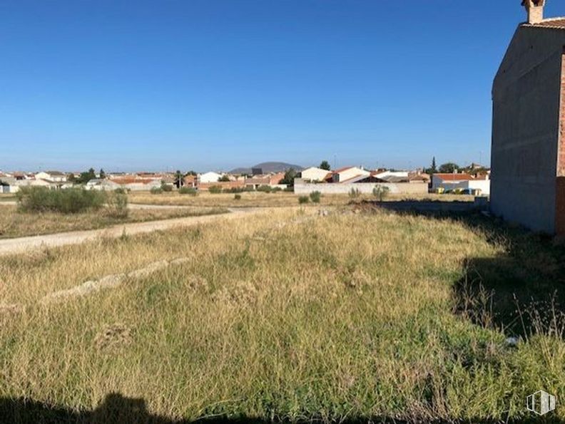 Land for sale at Avenida Reina Sofía Sur, Sonseca, Toledo, 45100 with sky, plant, ecoregion, cloud, land lot, natural landscape, tree, grass, landscape and horizon around