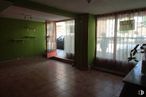 Local en venta en Las Quinientas, Cuenca, 16003 con mueble, accesorio, madera, piso, suelo, cortina, pasillo, tintes y matices, techo y madera alrededor