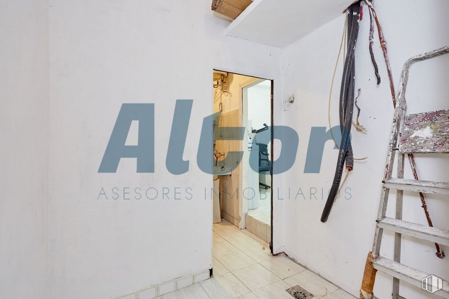 Local en venta en Paseo Yeserías, Arganzuela, Madrid, 28005 con escalera, madera, puerta, casa, fuente, arte, suelo, diseño automotriz, vidrio y fachada alrededor