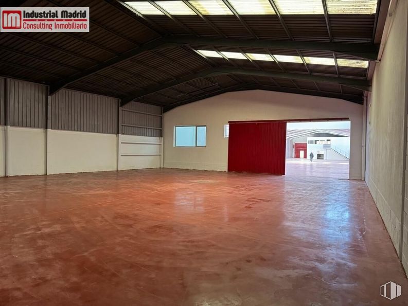 Industrial for sale at Polígono Industrial Las Monjas, Arganda del Rey, Madrid, 28500 with property, building, hall, wood, floor, wall, flooring, shade, real estate and field house around