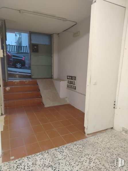 Retail for rent at Avenida Chaparral, San Sebastián de los Reyes, Madrid, 28700 with car, door, flooring, floor, tile flooring, tile and building material around