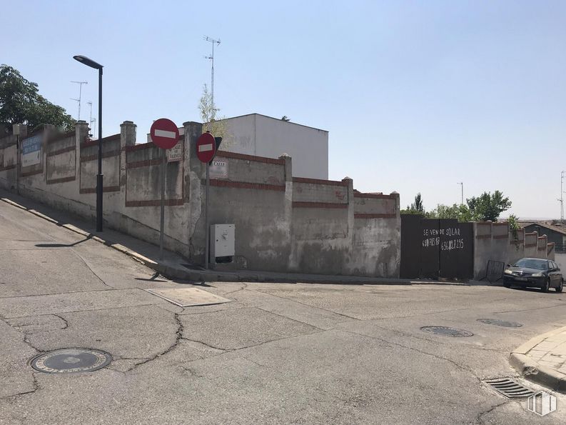 Land for sale at Calle Madrid, Navalcarnero, Madrid, 28600 with building, car, street light, sky, road surface, asphalt, tree, facade, wheel and city around