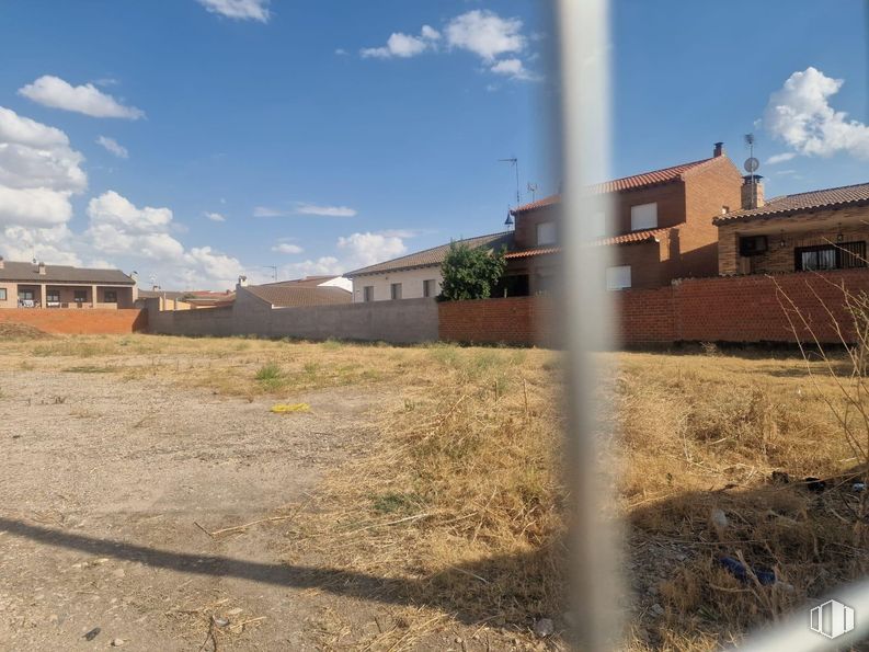 Industrial for sale at Camino Montearagón, Cebolla, Toledo, 45680 with cloud, sky, ecoregion, land lot, residential area, asphalt, landscape, wire fencing, rural area and gas around