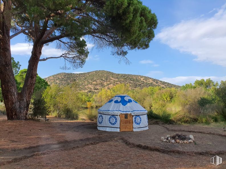 Land for sale at Zona El Rincón, s/n, Aldea del Fresno, Madrid, 28620 with tent, animal, sky, plant, cloud, building, tree, house, natural landscape and mountain around