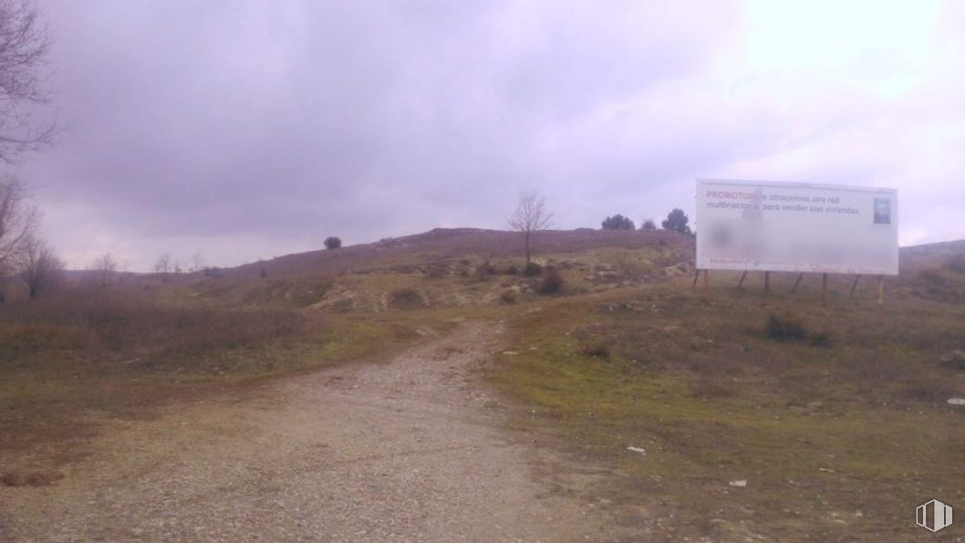 Land for sale at Urbanización Montelomas, Manzana B, Cogolludo, Guadalajara, 19230 with cloud, sky, plant, plant community, natural landscape, land lot, highland, tree, atmospheric phenomenon and grass around