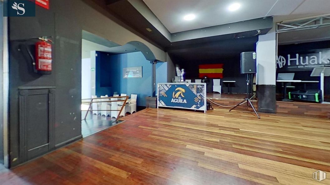 Local en alquiler en Calle Formentera, San Sebastián de los Reyes, Madrid, 28700 con interiorismo, madera, suelos, suelo, puerta, hall, madera dura, suelo laminado, barniz y techo alrededor