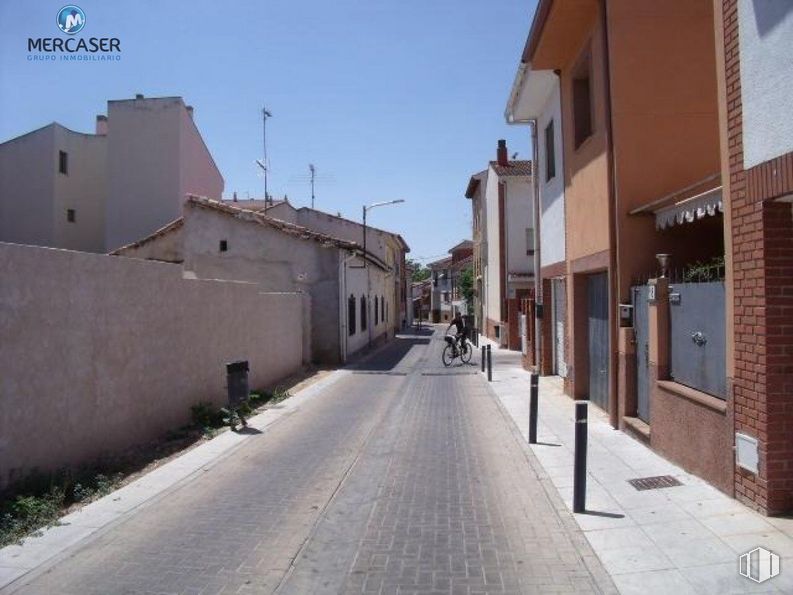 Land for sale at Zona Centro, Cabanillas del Campo, Guadalajara, 19171 with house, sky, building, window, plant, infrastructure, road surface, asphalt, thoroughfare and neighbourhood around