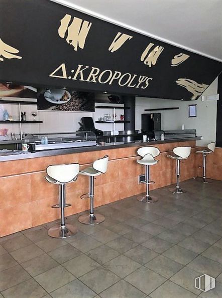 Retail for sale at Barrio de Nueva Segovia, Segovia, 40006 with chair, stool, countertop, wood, interior design, flooring, table, floor, bar stool and hardwood around