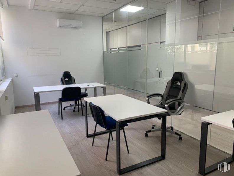 Oficina en venta en Edificio Oficant, Ronda Poniente, 15, Tres Cantos, Madrid, 28760 con silla, escritorio, mesa, mueble, edificio, interiorismo, arquitectura, suelos, suelo y espacio alrededor