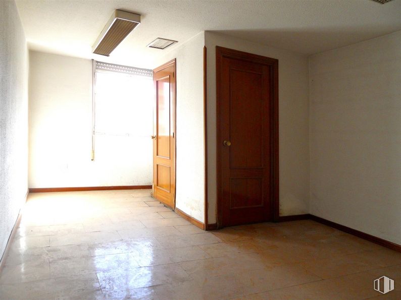 Oficina en alquiler en Calle Madrid, Getafe, Madrid, 28901 con puerta, accesorio, madera, interiorismo, suelo, hall, suelos, inmobiliario, puerta de casa y techo alrededor