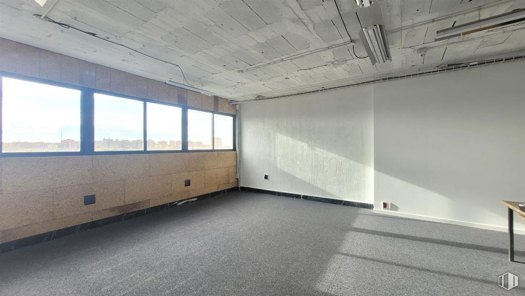 Oficina en alquiler y venta en Avenida Institución Libre de Enseñanza, San Blas - Canillejas, Madrid, 28037 con ventana, mesa, suelos, suelo, techo, madera, interiorismo, material compuesto, iluminación natural y vidrio alrededor