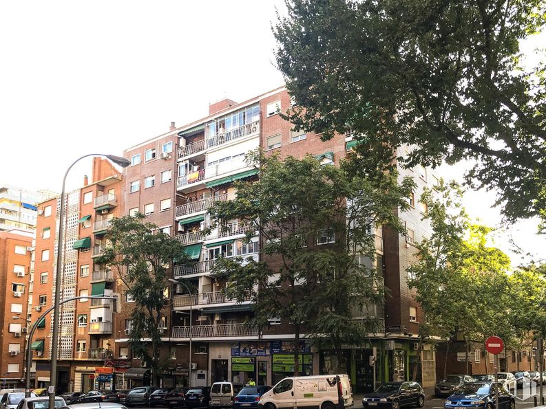 Oficina en venta en Zona Comillas, Carabanchel, Madrid, 28019 con edificio, coche, rueda, cielo, neumático, vehículo, árbol, ventana, diseño urbano y condominio alrededor