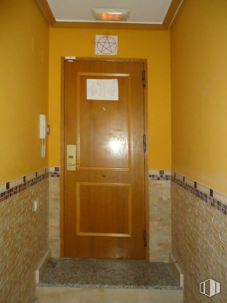 Local en venta en Calle Alberto Palacios, Villaverde, Madrid, 28021 con puerta, edificio, accesorio, escaleras, pintura, madera, casa, suelos, tinte para madera y suelo alrededor