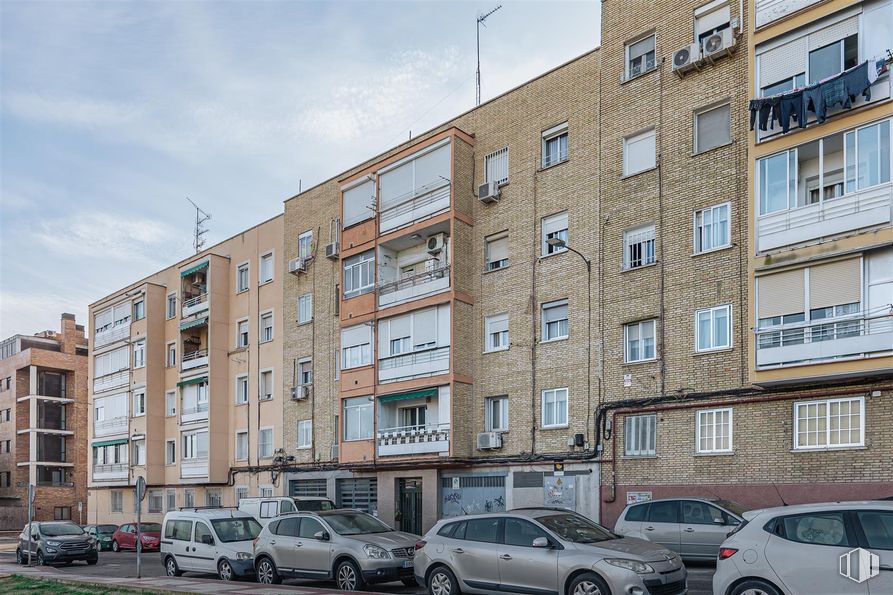 Local en venta en Calle Circe, 56, San Blas - Canillejas, Madrid, 28022 con coche, edificio, camioneta, ventana, apartamento, ciudad, barrio, zona residencial, condominio y diseño urbano alrededor