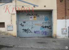 Retail for sale at Camino Fuente de Arriba, Vicálvaro, Madrid, 28032 with door, building, fixture, handwriting, infrastructure, paint, font, graffiti, art and neighbourhood around