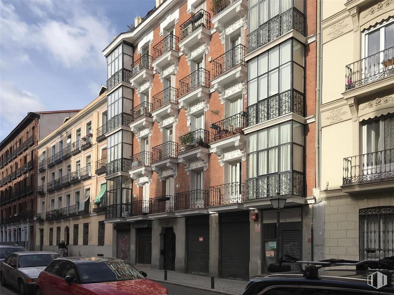 Local en venta en Calle Españoleto, Chamberí, Madrid, 28010 con coche, edificio, vehículo terrestre, nube, ventana, cielo, condominio, diseño urbano, vehículo y bloque de pisos alrededor