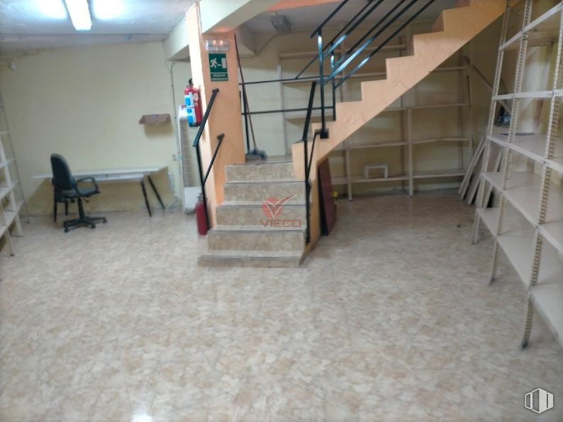 Retail for rent at Avenida Reyes Católicos, Cuenca, 16003 with chair, bookcase, table, wood, hall, interior design, flooring, floor, building and hardwood around