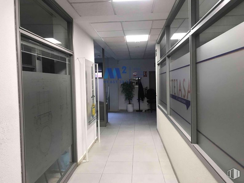 Oficina en venta en Zona San Blas, San Blas - Canillejas, Madrid, 28037 con accesorio, edificio, piso, pavimentos, techo, vidrio, aluminio, ciudad, puerta y material compuesto alrededor