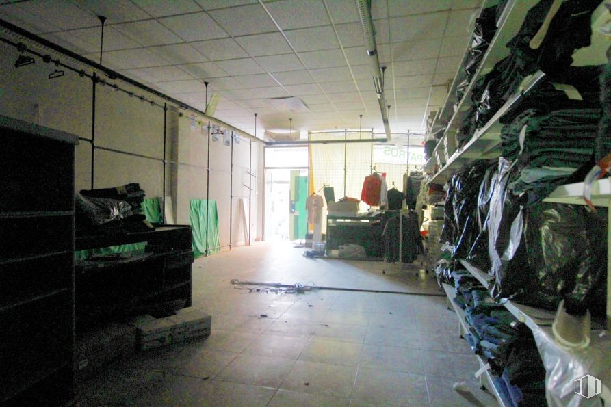 Retail for sale & for rent at Calle Rufino Blanco, Guadalajara, 19002 with luggage & bags, green, building, floor, flooring, gas, service, engineering, machine and house around