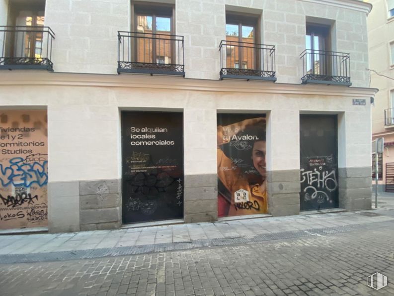 Local en alquiler en Calle Santa Ana, 8, Centro, Madrid, 28005 con ventana, edificio, puerta, casa, arte, fachada, fuente, superficie de la carretera, ciudad y carretera alrededor