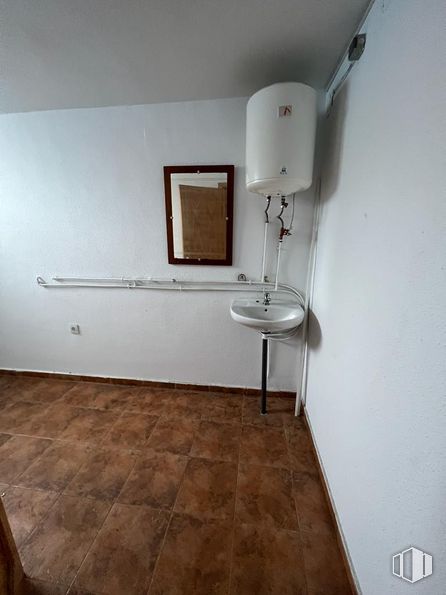 Nave en alquiler en Camino San Martín Vega, Arganda del Rey, Madrid, 28500 con marco, fregadero, alumbrado, propiedad, edificio, madera, accesorios de fontanería, casa, lavabo y interiorismo alrededor