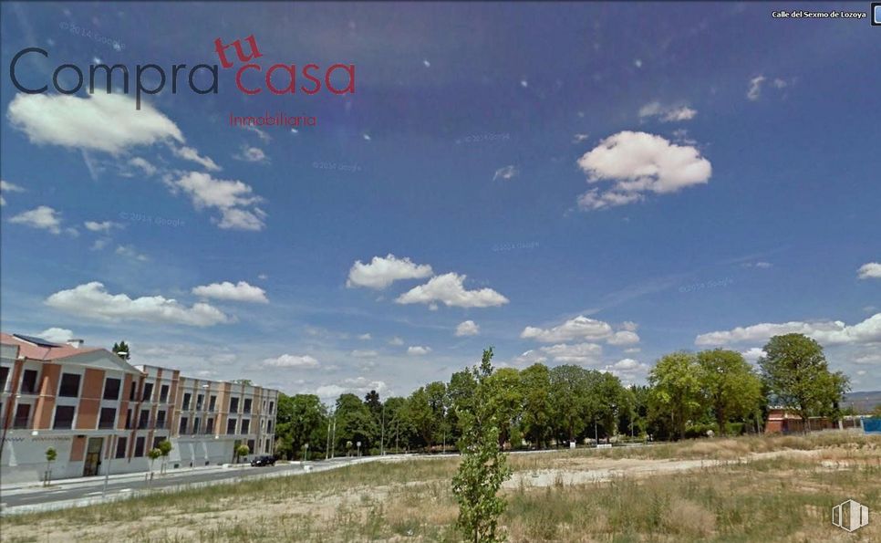 Land for sale at Plaza de Toros, Segovia, 40005 with building, cloud, sky, plant, window, nature, tree, natural landscape, cumulus and grass around