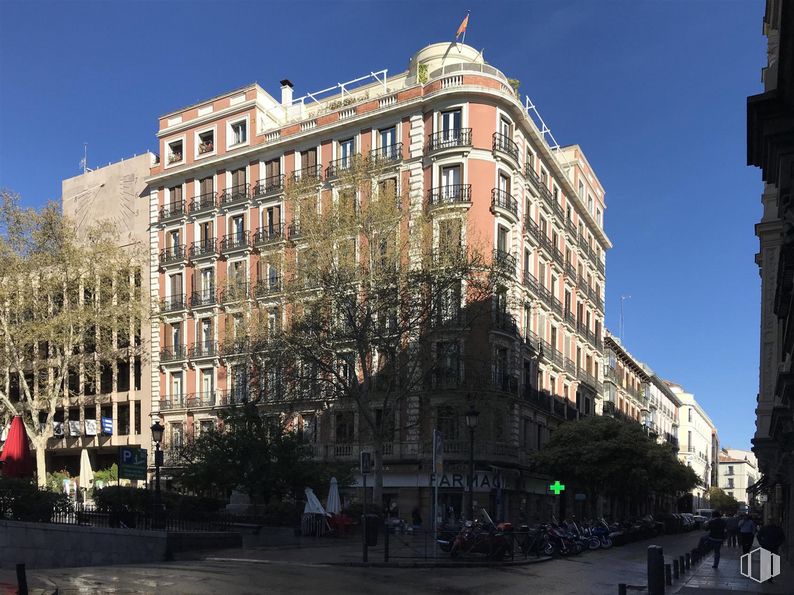 Local en alquiler en Zona Centro, Centro, Madrid, 28004 con edificio, cielo, ventana, diseño urbano, árbol, condominio, fachada, área metropolitana, metrópolis y bloque de pisos alrededor