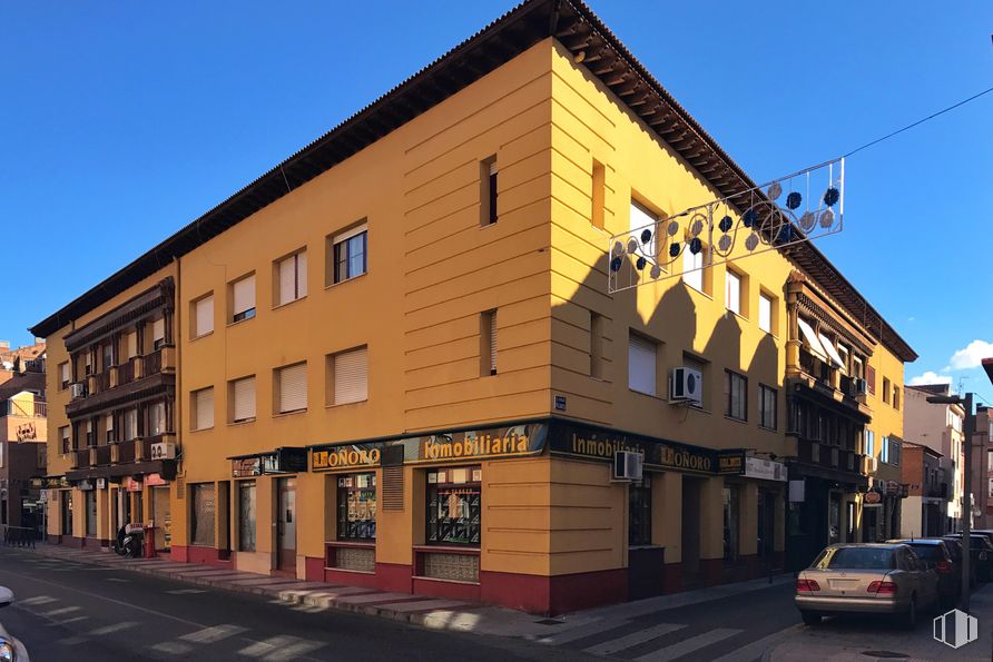 Local en venta en Calle Pajares, Azuqueca de Henares, Guadalajara, 19200 con coche, edificio, cielo, ventana, rueda, arquitectura, vehículo, neumático, barrio y zona residencial alrededor