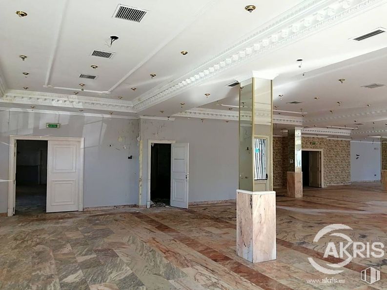 Retail for sale at Avenida de Europa, Griñón, Madrid, 28971 with fixture, hall, floor, flooring, wood, real estate, ceiling, building material, door and event around