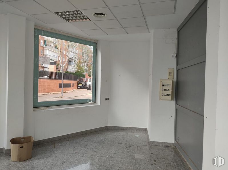 Retail for sale at Calle Getafe, 10, Fuenlabrada, Madrid, 28944 with window, building, fixture, architecture, floor, flooring, wood, real estate, art and ceiling around