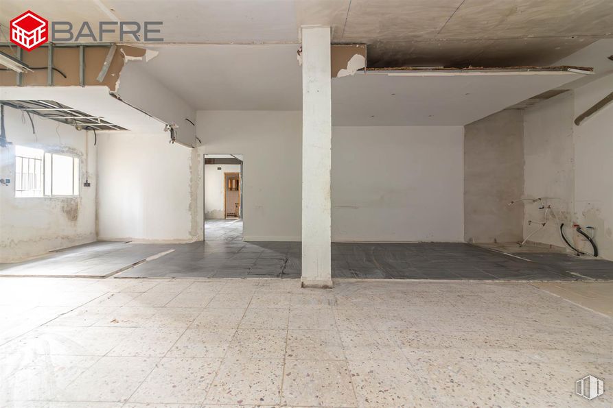 Retail for sale at Zona céntrica, Collado Villalba, Madrid, 28400 with window, flooring, floor, ceiling, composite material, concrete, hall, building material, basement and plaster around