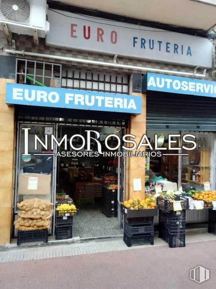 Retail for rent at Zona Villaverde, Villaverde, Madrid, 28021 with produce, food, fruit, ingredient, retail, natural foods, grocery store, food group, market and citrus around