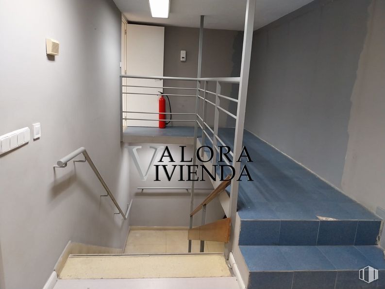 Oficina en venta en Zona Campamento, La Latina, Madrid, 28024 con accesorio, edificio, escaleras, madera, suelo, suelos, hall, vidrio, techo y pasamanos alrededor