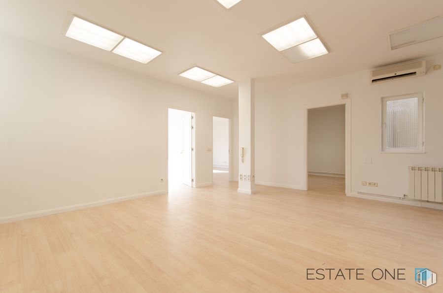 Office for rent at Calle General Oraá, Salamanca, Madrid, 28006 with lighting, window, fixture, wood, interior design, hall, flooring, wood stain, hardwood and laminate flooring around