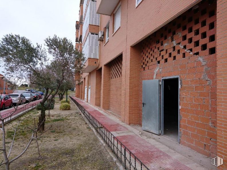 Local en venta en Calle Ana Tutor, Parla, Madrid, 28981 con puerta, edificio, planta, ventana, cielo, superficie de carretera, ladrillo, albañilería, casa y árbol alrededor