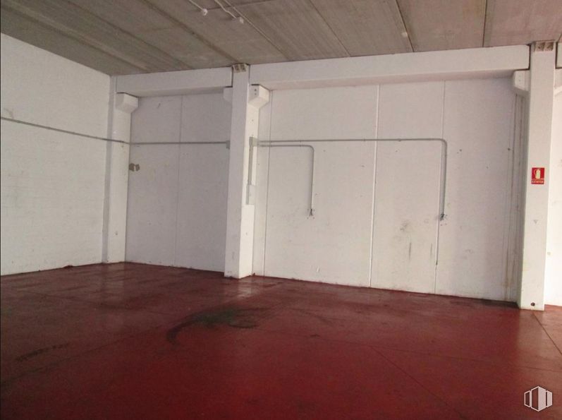 Industrial for sale & for rent at Calle Navas de Buitrago, Villaverde, Madrid, 28021 with fixture, wood, floor, flooring, building, wood stain, hall, hardwood, ceiling and door around