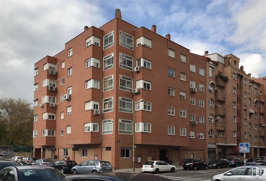 Local en alquiler en Calle Rocinante, Fuencarral - El Pardo, Madrid, 28034 con coche, edificio, ventana, apartamento, ciudad, zona residencial, barrio, condominio, diseño urbano y edificio de gran altura alrededor