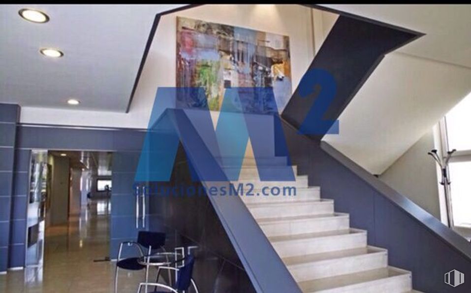 Industrial for sale at Zona industrial, Algete, Madrid, 28110 with flooring, interior design, floor, ceiling, stairs, glass, handrail, commercial building, silver and tile around