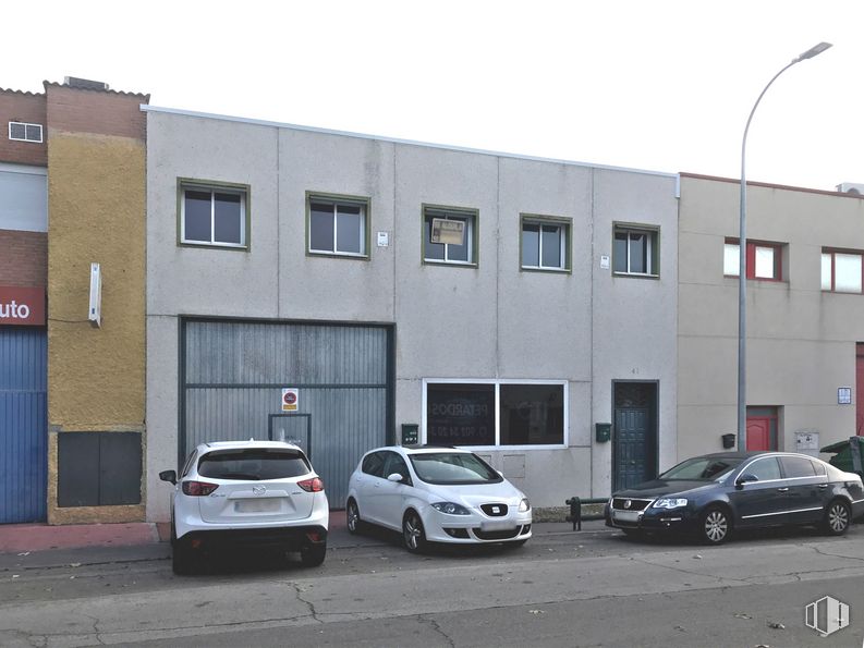 Oficina en alquiler en Calle Verano, 41, Torrejón de Ardoz, Madrid, 28850 con coche, ventana, edificio, luz de estacionamiento automotriz, vehículo terrestre, neumático, rueda, vehículo, propiedad, vehículo de motor, iluminación automotriz y diseño automotriz alrededor