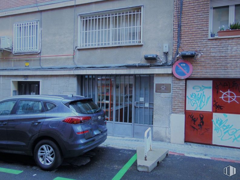 Nave en venta en Calle Daganzo, Chamartín, Madrid, 28002 con rueda, coche, ventana, vehículo terrestre, vehículo, placa de matrícula del vehículo, neumático, azul, vehículo de motor y iluminación automotriz alrededor