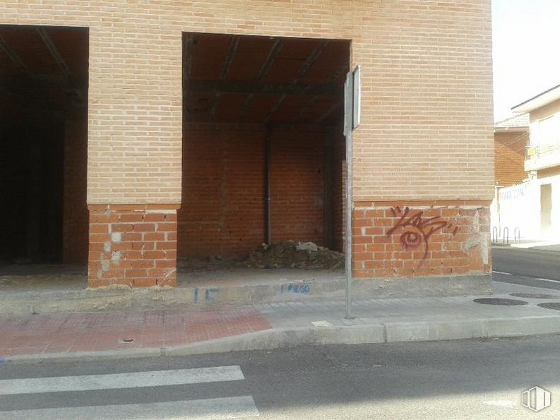 Retail for sale at Avenida Ramón y Cajal, Portillo de Toledo, Toledo, 45512 with wood, road surface, asphalt, brickwork, brick, building material, neighbourhood, residential area, composite material and real estate around