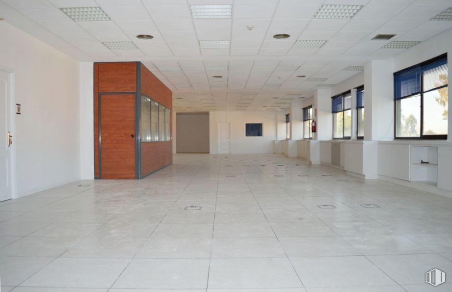 Office for sale & for rent at Edificio Alba, Calle Rosa de Lima, 1, Las Rozas de Madrid, Madrid, 28290 with window, fixture, hall, flooring, door, floor, ceiling, art, composite material and concrete around