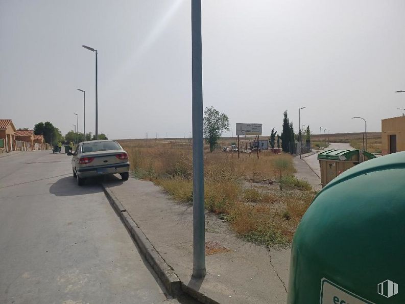 Land for sale at Don Quijote de la Mancha, 2 - 4, La Mata, Toledo, 45534 with car, automotive parking light, sky, plant, motor vehicle, vehicle, automotive lighting, asphalt, road surface and automotive exterior around