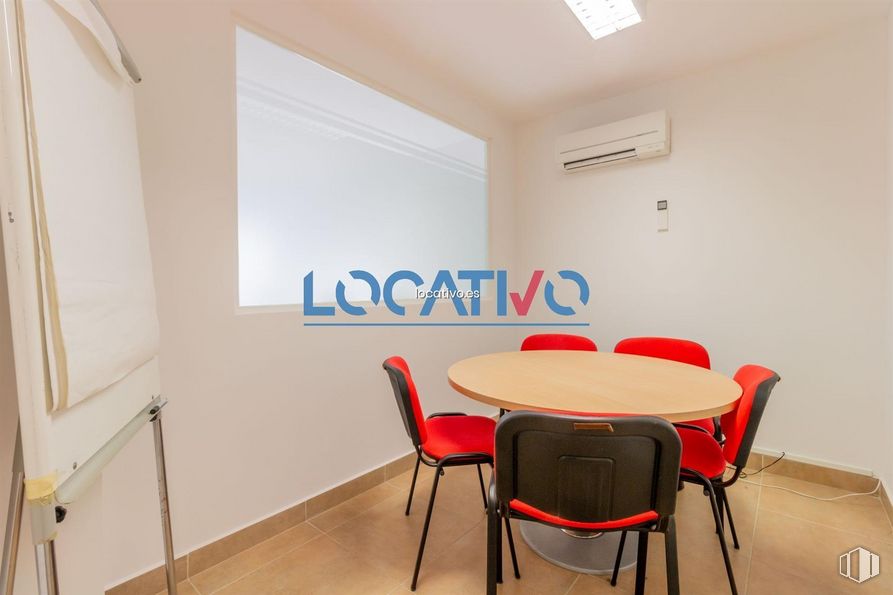 Oficina en alquiler y venta en Zona Centro, Galapagar, Madrid, 28260 con silla, mesa, mueble, propiedad, madera, edificio, interiorismo, suelos, suelo y accesorio alrededor